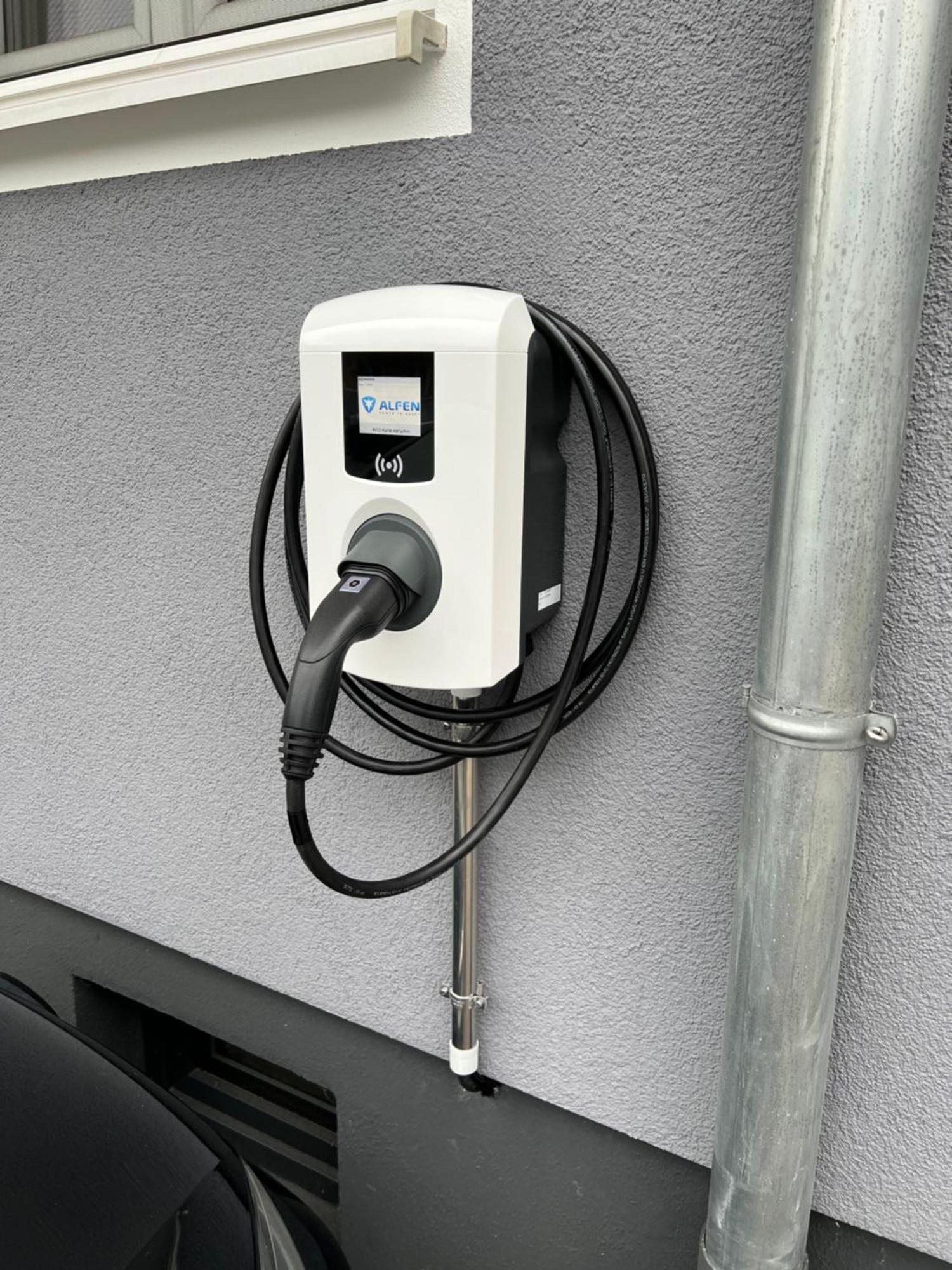 Grosse Gemuetliche Ferienwohnung Mit Klimaanlage, Parkplatz Inklusive Top ! Fuerth Exterior photo