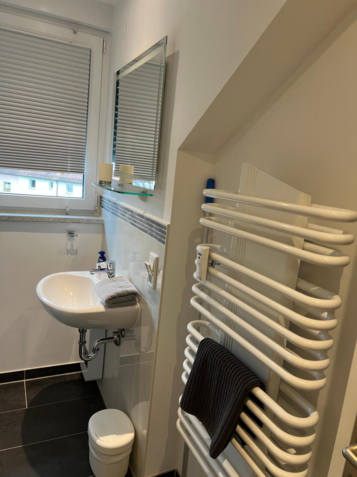 Grosse Gemuetliche Ferienwohnung Mit Klimaanlage, Parkplatz Inklusive Top ! Fuerth Exterior photo