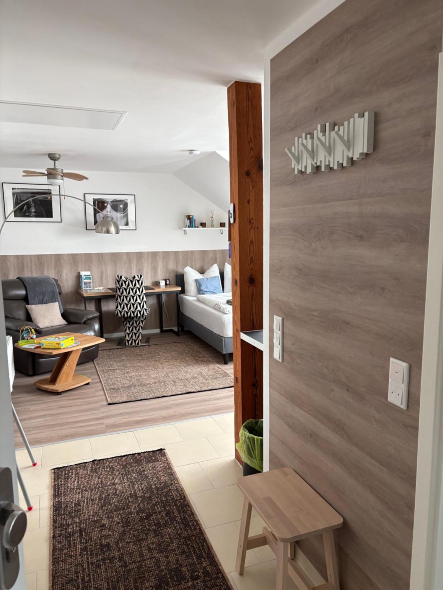 Grosse Gemuetliche Ferienwohnung Mit Klimaanlage, Parkplatz Inklusive Top ! Fuerth Exterior photo
